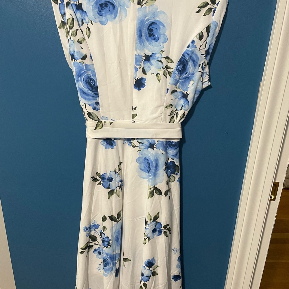 Chic Blue Floral Midi Dress - Picture 3 of 4
